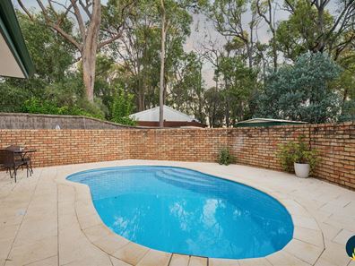4 Calytrix Road, Roleystone WA 6111
