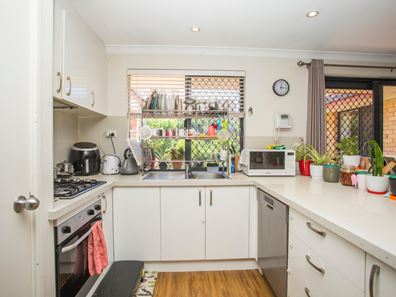 4/15 Ellam St, St James WA 6102