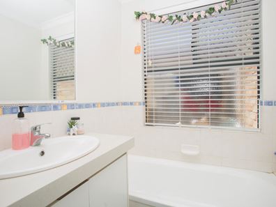 4/15 Ellam St, St James WA 6102