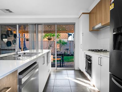 28 Plunkett Turn, Canning Vale WA 6155