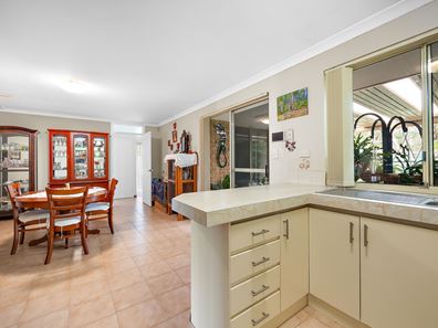 43 River Bank Drive, Gosnells WA 6110