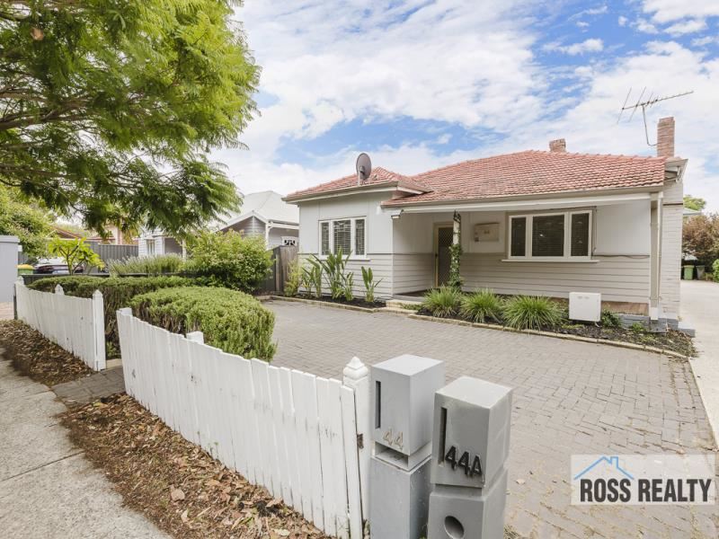 44 Grand Promenade, Bayswater