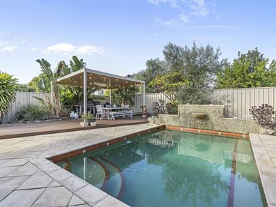 16 Lynton Street, Doubleview WA 6018