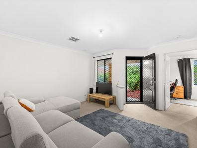 30 Beard Place, Queens Park WA 6107