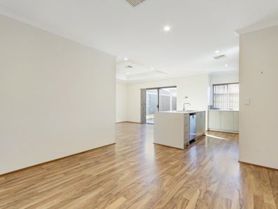 32 Mountain Street, Banksia Grove WA 6031