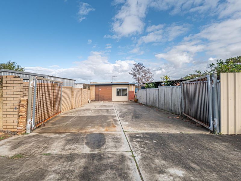 33A Lucich Street, Kelmscott WA 6111