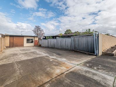 33A Lucich Street, Kelmscott WA 6111