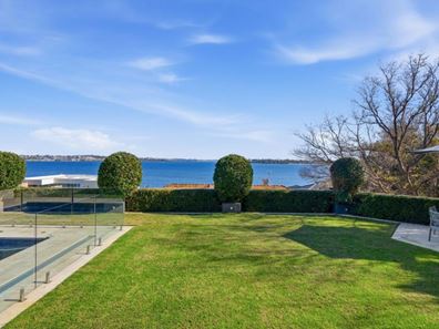 18A Fraser Road, Applecross WA 6153