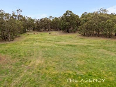 567 Dinsdale Road, Wooroloo WA 6558
