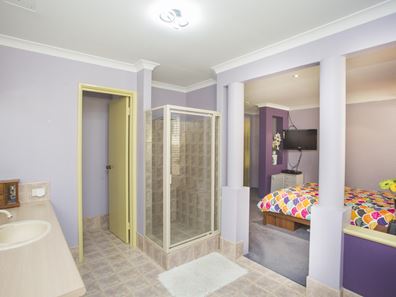 34 Kardan Circuit, Karawara WA 6152