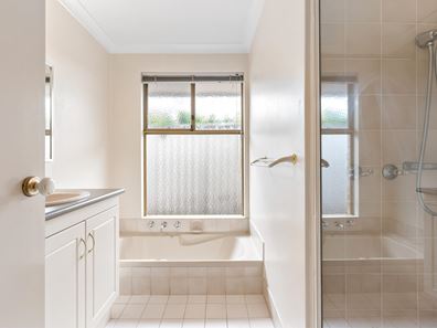 10 McMahon Way, Kardinya WA 6163