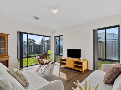 3 Wakefield Glade, Lakelands WA 6180