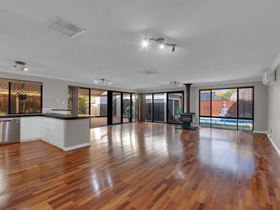 18 Summer Hill Place, Warnbro WA 6169