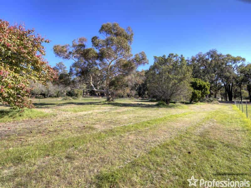 16 Dean Street, Mount Helena