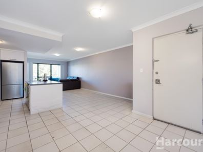 16/5 Eastleigh Loop, Currambine WA 6028
