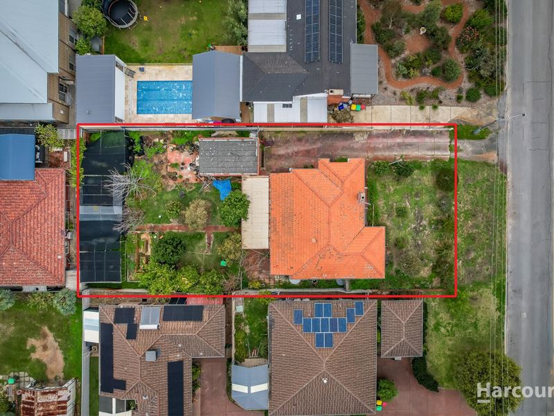 9 Pollard Street, Glendalough WA 6016