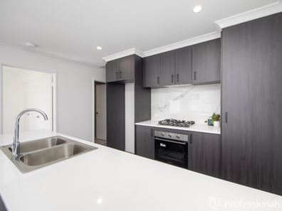 33 Cumberland Road, Forrestfield WA 6058