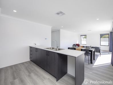 33 Cumberland Road, Forrestfield WA 6058
