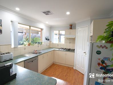 20 Lakeside Drive, Mckail WA 6330