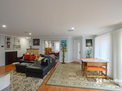 20 Lakeside Drive, Mckail WA 6330