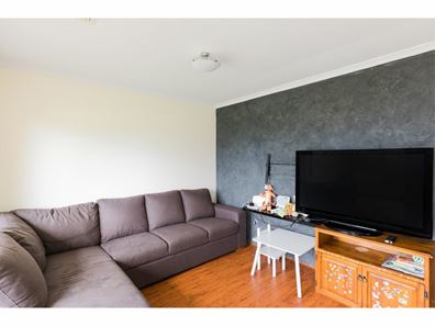 33 Oakfield Gardens, Parmelia WA 6167