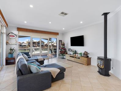 6 Bermuda Place, Halls Head WA 6210