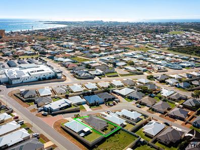 4 Wildwave Bend, Wandina WA 6530
