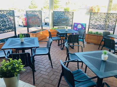 Food/Hospitality - CHARMING ESTABLISHED CAFÃ?Æ'Ã¢€° FOR SALE