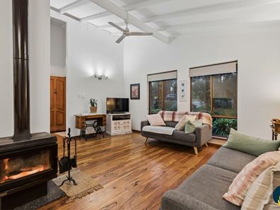 103 Raeburn Road, Roleystone WA 6111