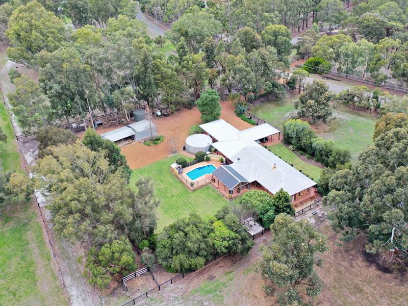118 Salmon Bark Road, Serpentine