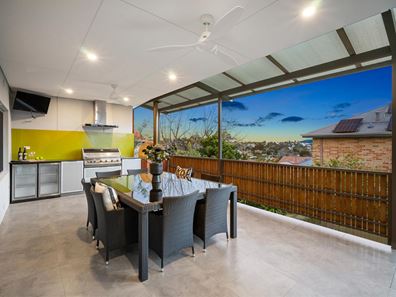 9 Weaponess Road, Scarborough WA 6019
