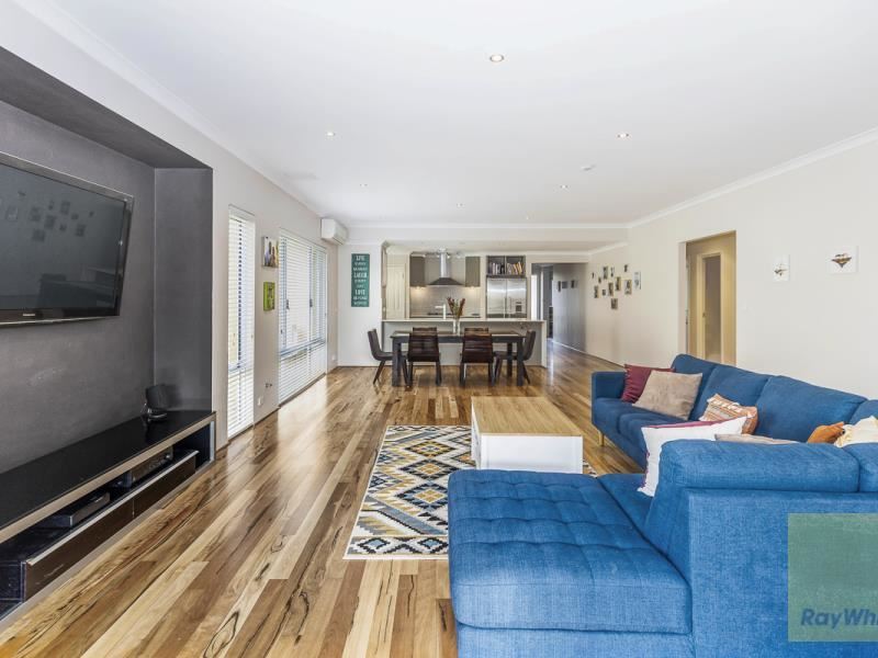 9 Grandoak Drive, Clarkson WA 6030