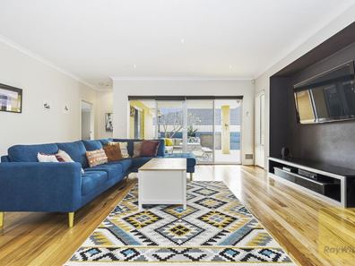 9 Grandoak Drive, Clarkson WA 6030