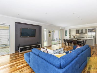 9 Grandoak Drive, Clarkson WA 6030