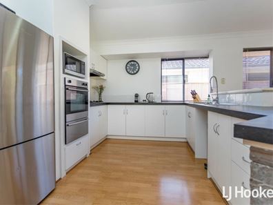 8 Cadoux Promenade, Canning Vale WA 6155