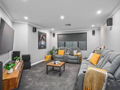 18 Barton Loop, Piara Waters WA 6112