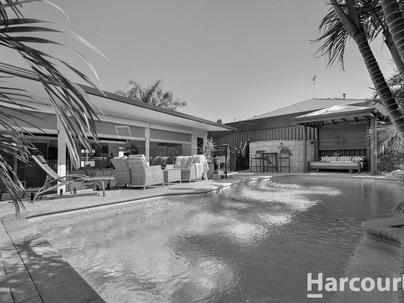 13 Wintersweet Place, Halls Head WA 6210