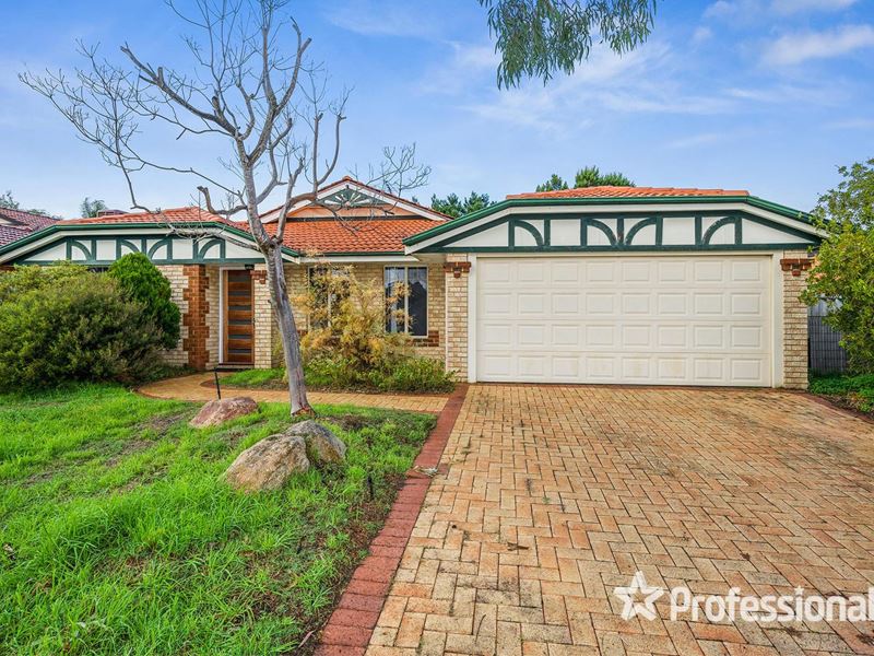 22 Golf Links Drive, Carramar