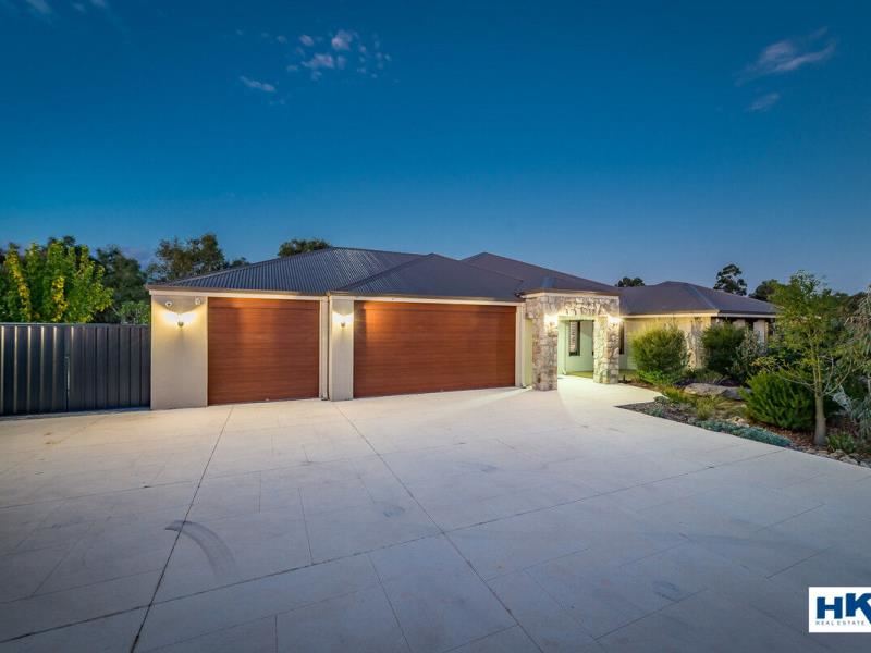 82 Tickner Parade, The Vines
