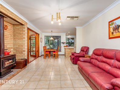 25 Florey Place, Huntingdale WA 6110