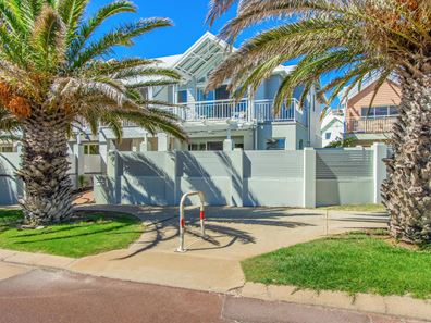 4/2 Albenga Place, Secret Harbour WA 6173