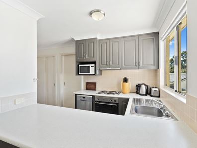 20/1 Lakes Crescent, South Yunderup WA 6208