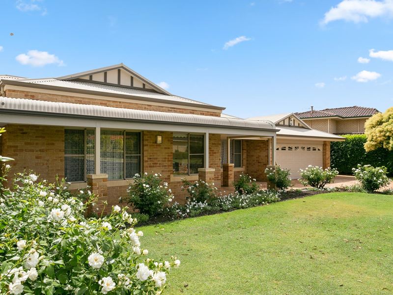 6 Lucraft Gardens, Winthrop