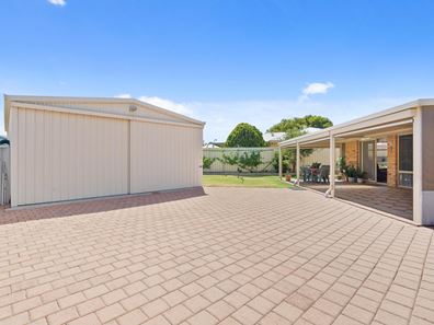 5 Qualup Court, Halls Head WA 6210