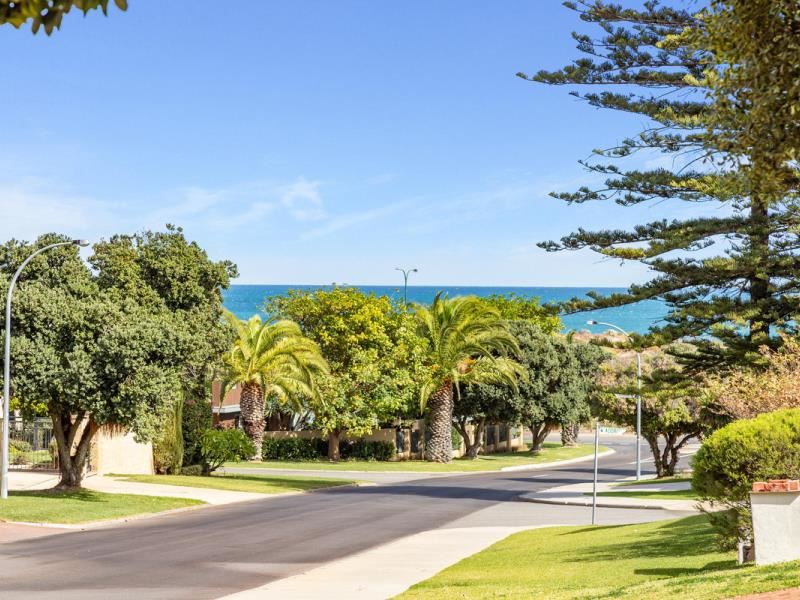 1 Warreen Place, City Beach