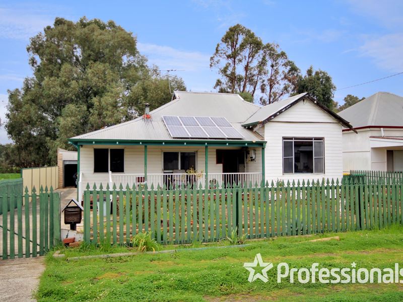 12 Gladstone Crescent, Collie WA 6225