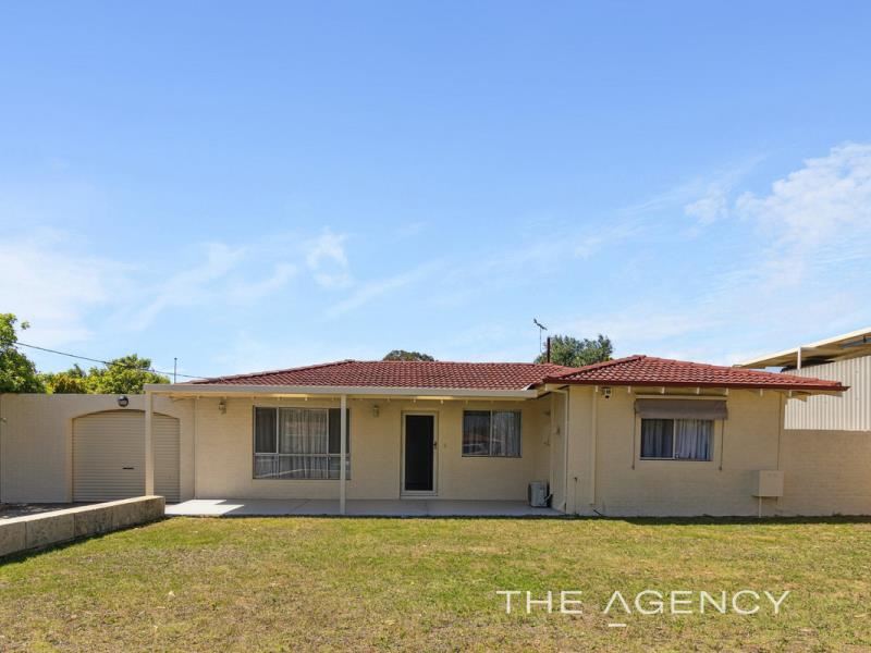 4 Young Place, Padbury WA 6025