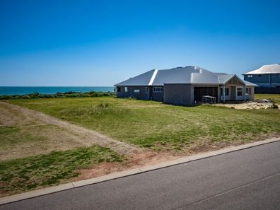 13 Wave Crest Circle, Drummond Cove WA 6532