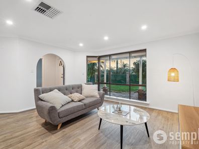 7 Marlowe Place, Lake Coogee WA 6166