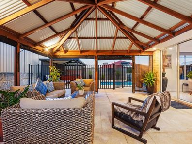 6 Topanga Pass, Iluka WA 6028